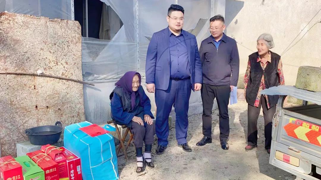 夕陽(yáng)無(wú)限好，敬老情更濃——東岳機(jī)械走訪百歲老人