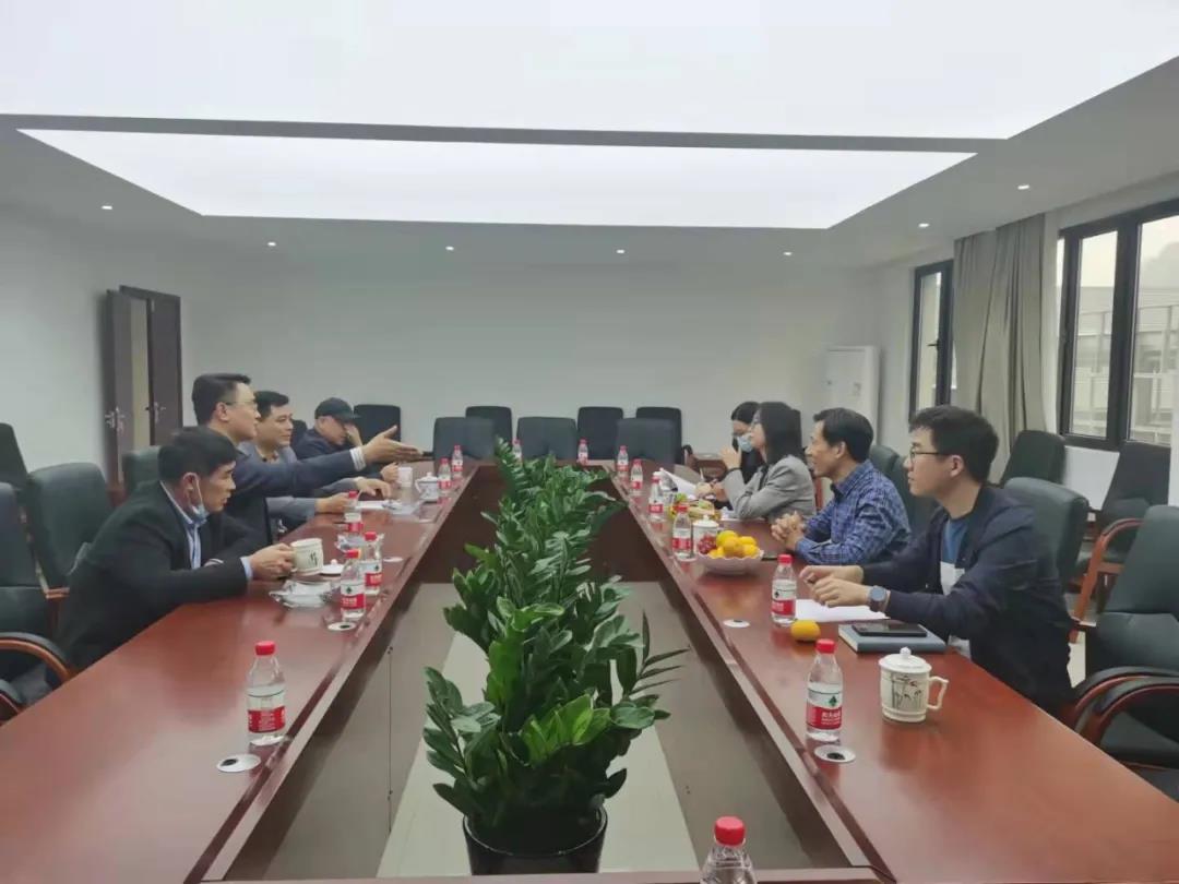 武漢設(shè)計院蒞臨飛山奇新材考察調(diào)研 武漢設(shè)計院蒞臨飛山奇新材考察調(diào)研